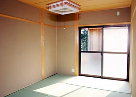 外への引き戸がある畳の部屋の写真