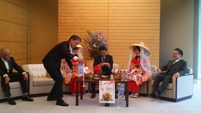 首相官邸表敬訪問（梅贈呈）