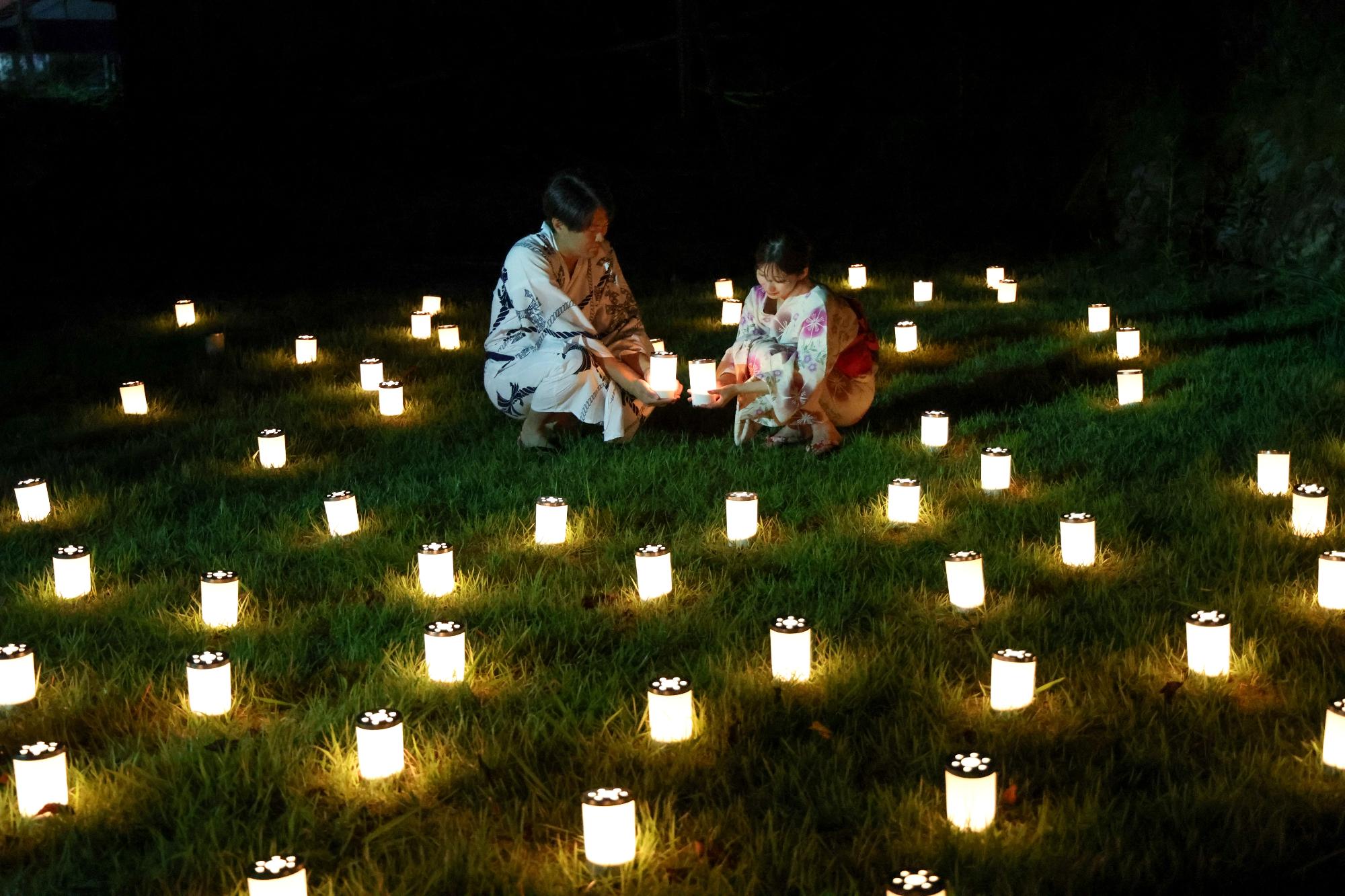 2025 夏の観燈祭フォトコンテスト最優秀賞「暖かな灯りにつつまれて」