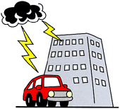 ビルと車の近くで雲がかかり雷が鳴っているイラスト