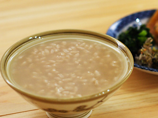 茶がゆを正面から写している写真