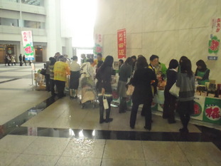 東京トリトンで行われた柑橘販売PRの写真