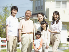 白い服を着た6人の男女が並んでいる集合写真（田辺市のサイトへリンク）