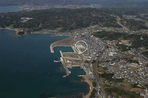 港湾地区の一角にある松原しおさい団地の位置を示している写真