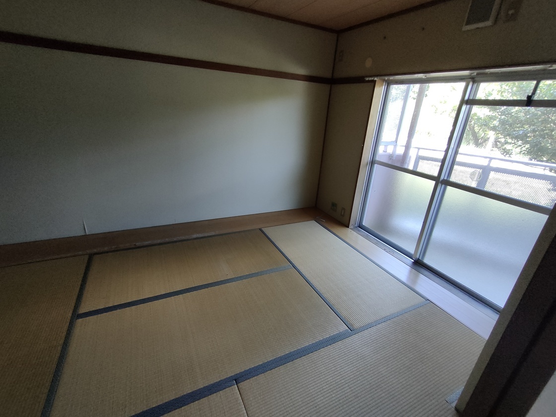 換気扇が設置された和室の写真