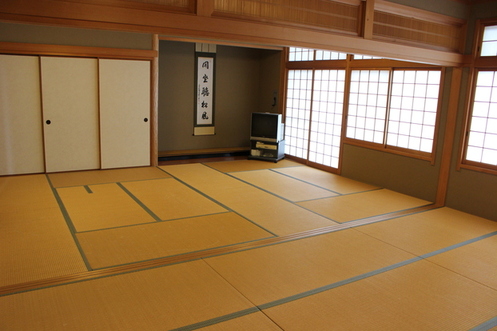 テレビの置かれている和室の写真