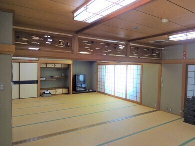 テレビなどが置かれた和室の写真