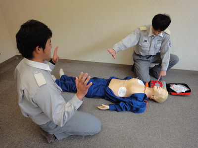 傷病者に触れないよう注意喚起している画像