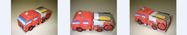 ポンプ車のペーパークラフト作品を3つのアングルから撮った写真