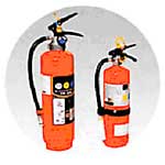 大きさの違う2つの消火器の写真