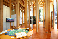 世界遺産『紀伊山地の霊場と参詣道』に関する展示エリアの全体の写真